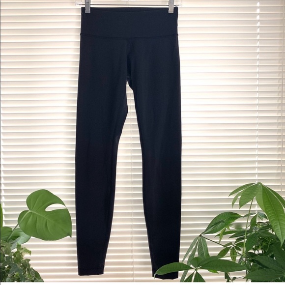 lululemon athletica Pants - Black lululemon wunder unders size 4 25’